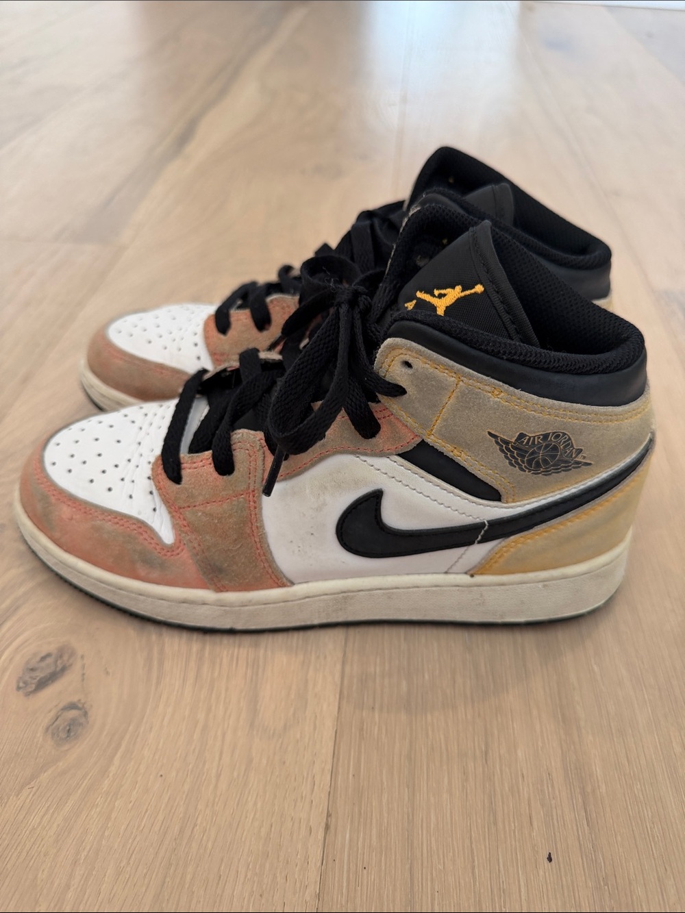Nike Jordan Kids / Girls Size 5Y Mid-Top Sneakers -